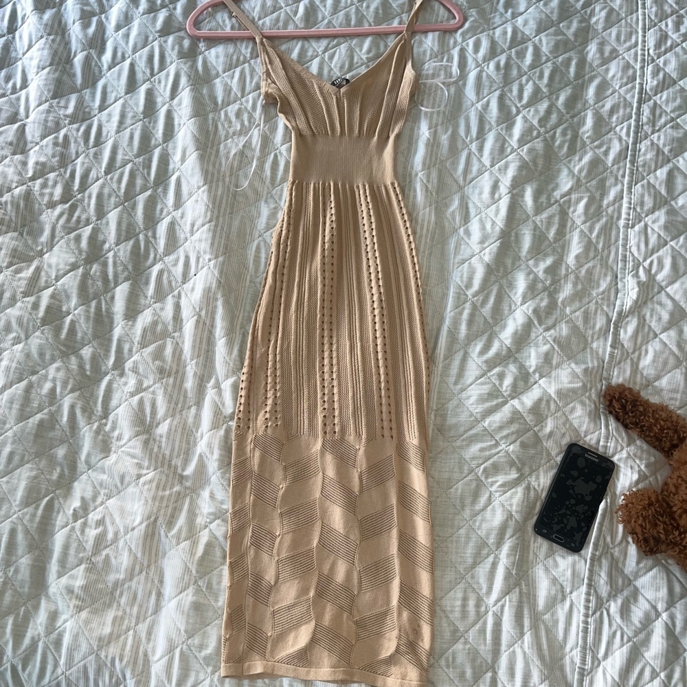 Elegant Beige Knit Dress